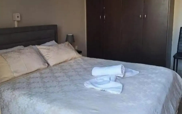 2br-7 Guests-free Parking-pool-aircon