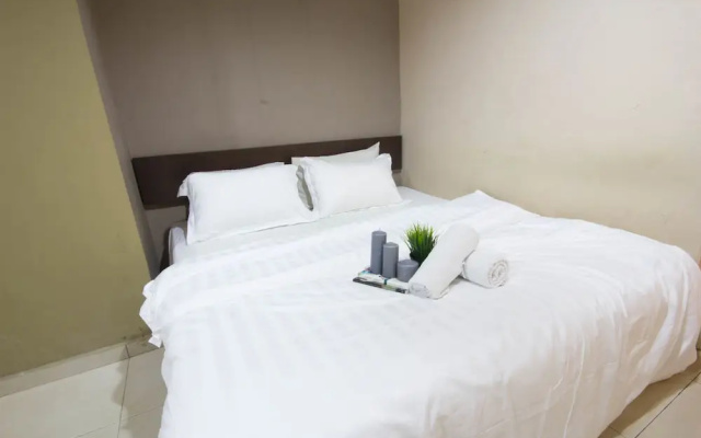 Three Top Hotel