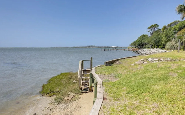 Waterfront Crystal Coast Vacation Rental w/ Deck!