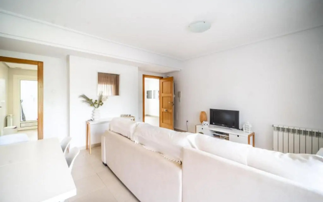Bright Apartment with Pool Views - BA811