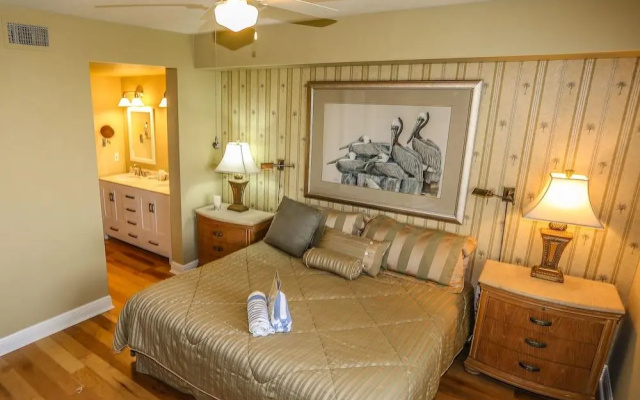 Captains Bay 403 - 6
