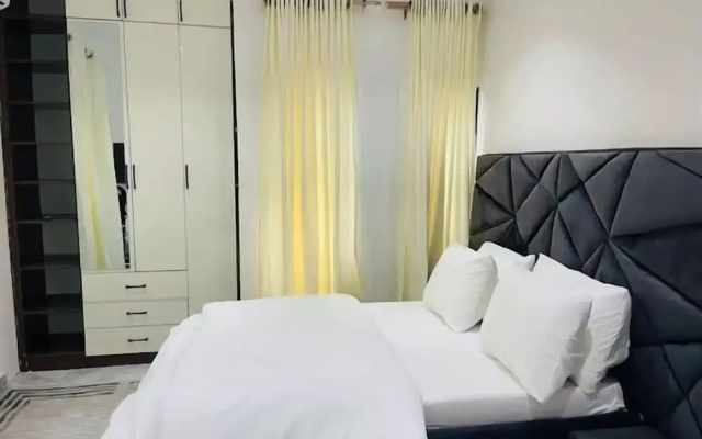Triangle Apartment
