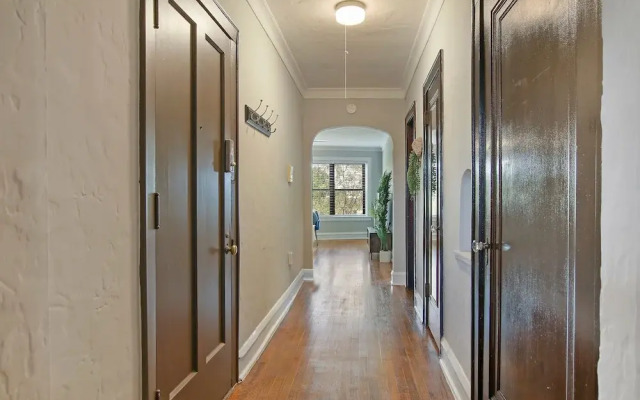Classic & Charming 2BR Apt in Lincoln