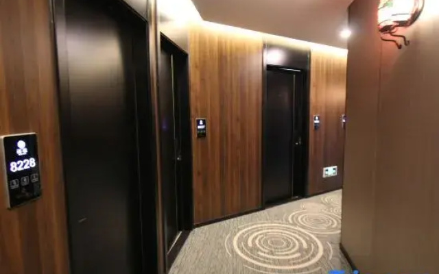Shangyun Platinum Hotel (Lujiabang Road Subway Station, No.9 People's Hospital)