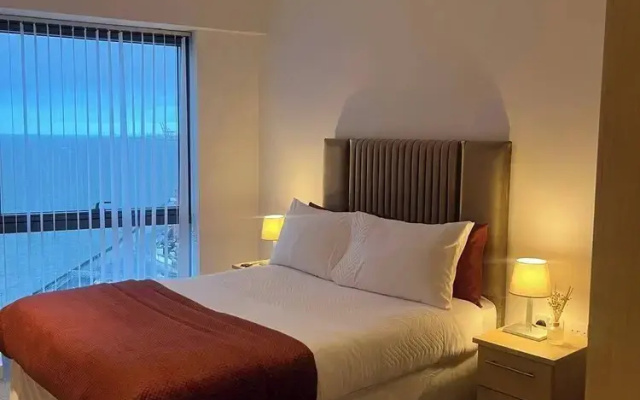 Apartmentsleeps5-city-tv-wifi-seaview