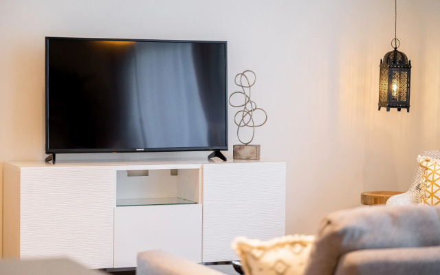 Elegant And Bright Apartment In City Walk