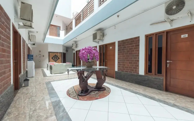 Skyland Guest House Mitra RedDoorz