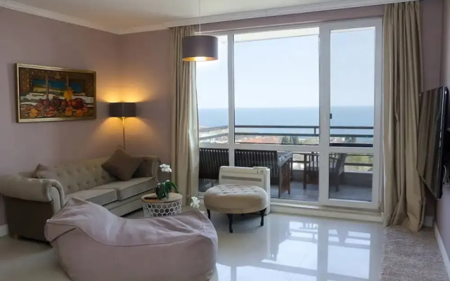 Explorer of the Seas - Splendid 3bd, Pool, Terrace