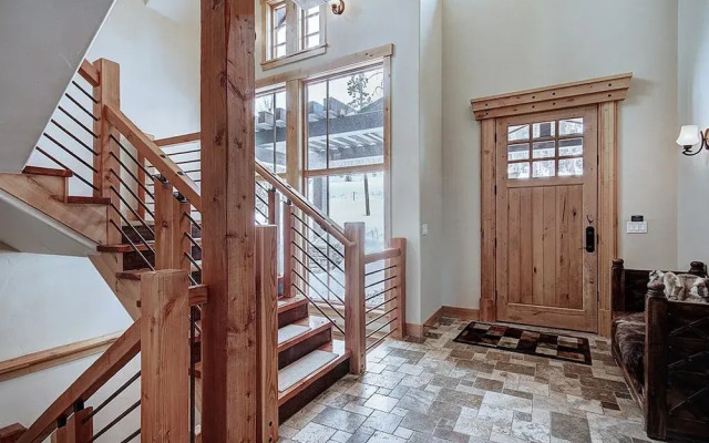Gold Run Getaway 5 Bedroom Home by RedAwning