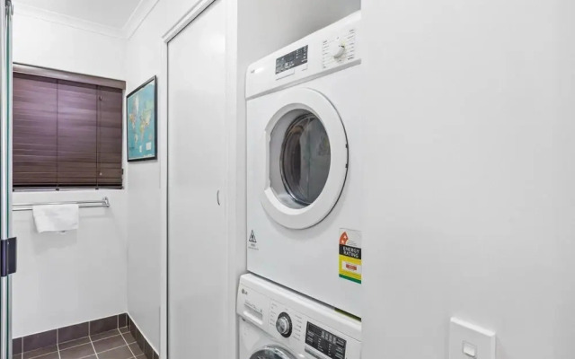 Great Location 1-bed With Pool