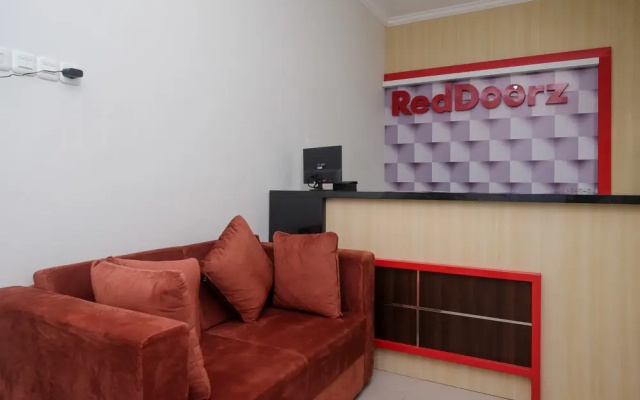 RedDoorz Near Kawasan Bandara Ahmad Yani Semarang 2