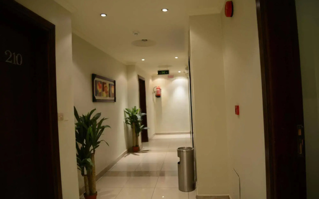 Golden Park Apartment