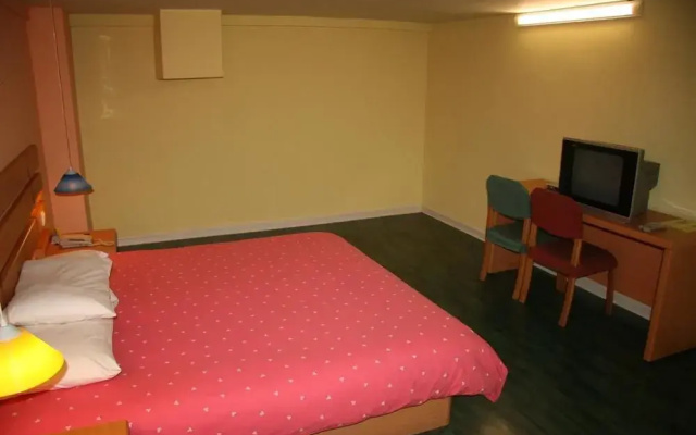Home Inn Plus (Qingdao Yinchuan West Road, Qingdao University)