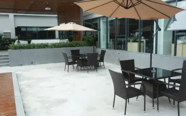 No.8 Chain Hotel (Shenzhen Tianbei Honghu Park)
