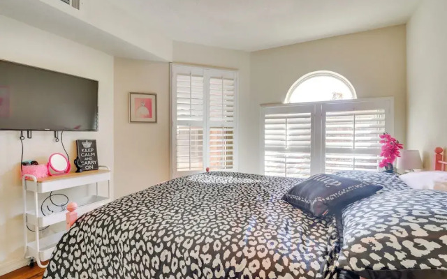 Covered Patio & Private Yard: Albuquerque Retreat