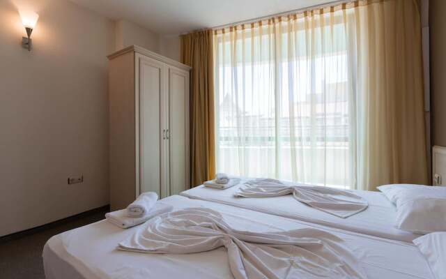 Апартаменты One Bedroom Apartment with Balcony in Avalon Complex комната для гостей
