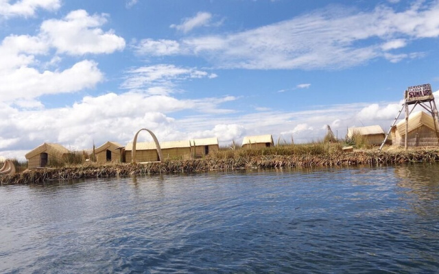 Uros Sol y Luna Lodge