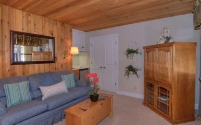 RedAwning Incline Village Mountain Getaway