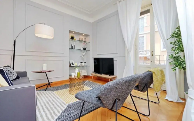 Hintown Austere Elegance