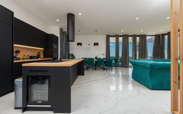 Modern Villa Porta in Novalja