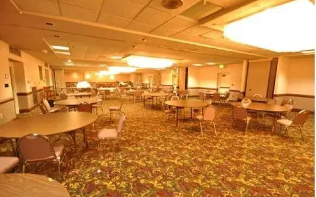 The Moraine Inn Suites & Conference Center