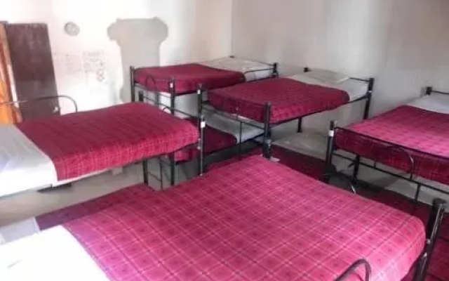 Hostal Lleras Park