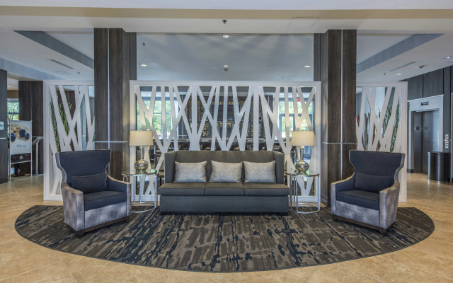 DoubleTree by Hilton North Charleston - Convention Center