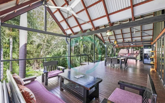 Zenlux Tropical Retreat Pool BBQ Golf Course
