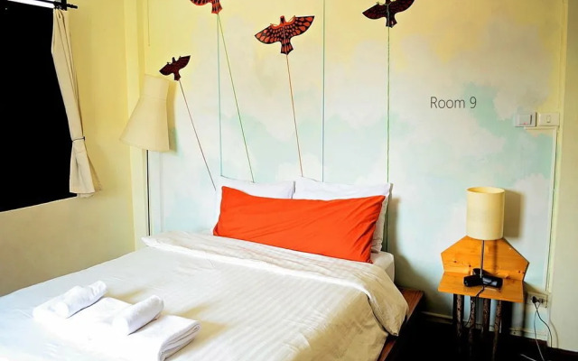 Early Bird Bed & Breakfast - Adults Only