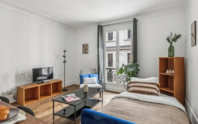 Bright 1BR Steps from Canal Saint-Martin