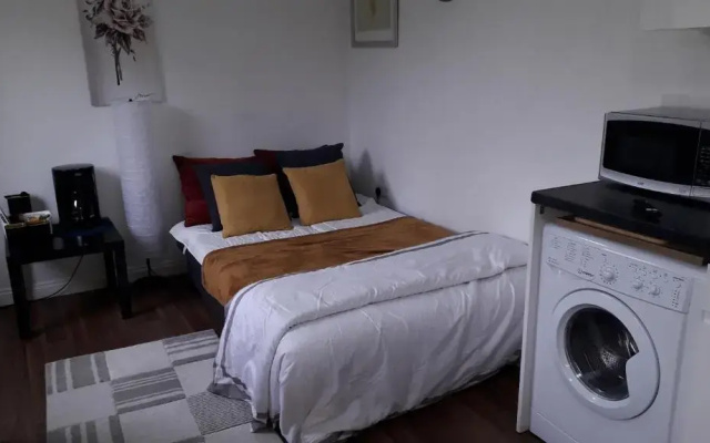 Cosy London holiday Home (Near O2 arena)