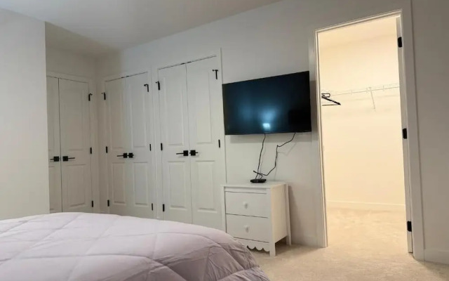 Modern Retreat 3BR 2&half Bath