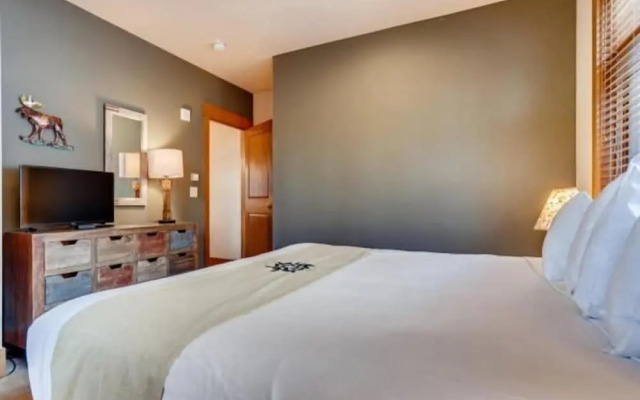 Premier 4 Bedroom Ski in, Ski out Lone Eagle Condo With the Best Access to Skiing in Keystone