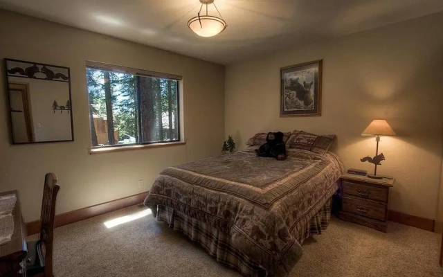 5 Bedrooms Kings Beach Home