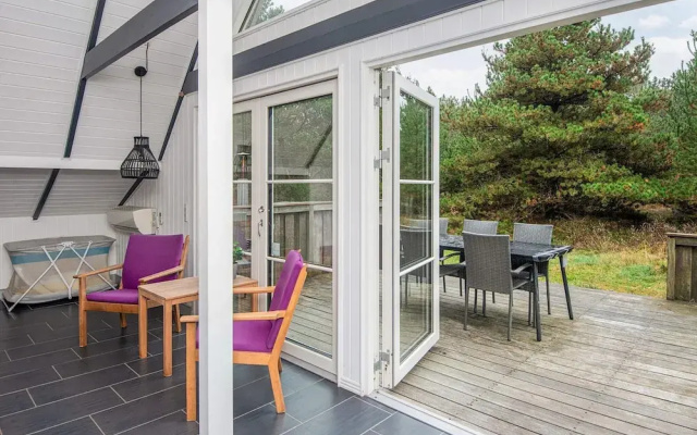 10 Person Holiday Home in Blavand