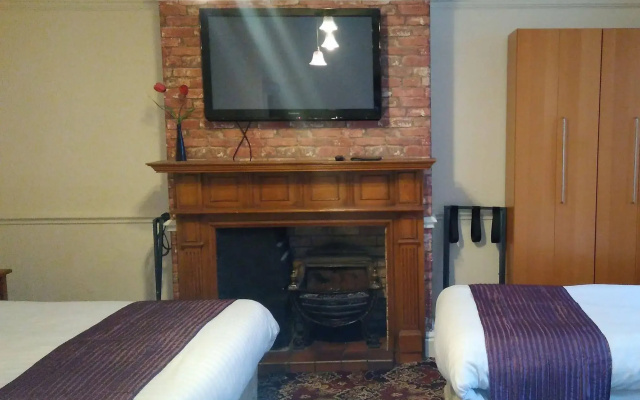 Pymgate Lodge Hotel