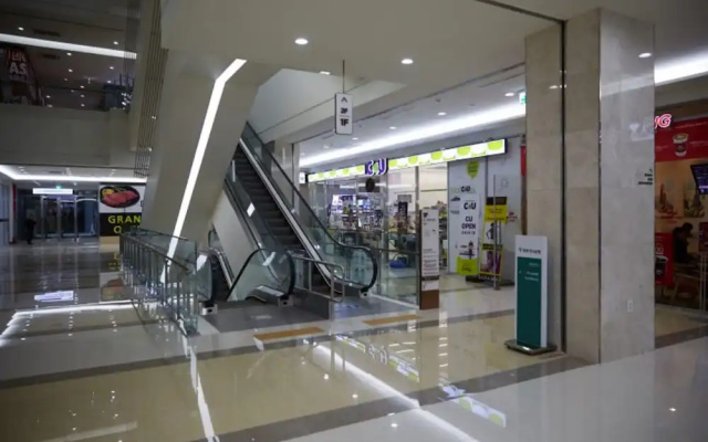 The November Stay in Songdo Honestar