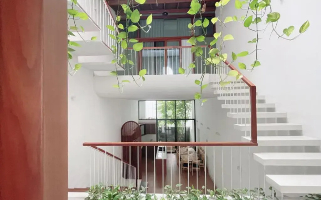 Holi Terrace House