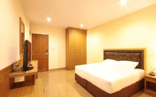 Paragon Suites Resort