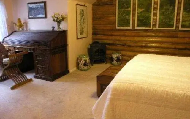 The Grand Living Bed & Breakfast
