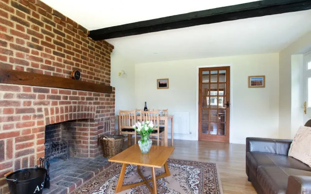 Serene Holiday Home in Hawkinge With Garden