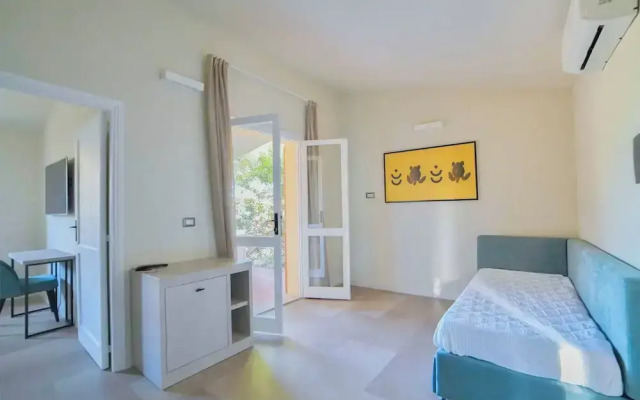 Hotel with swimming pool just 300 mt from the Baia delle Mimose-beach