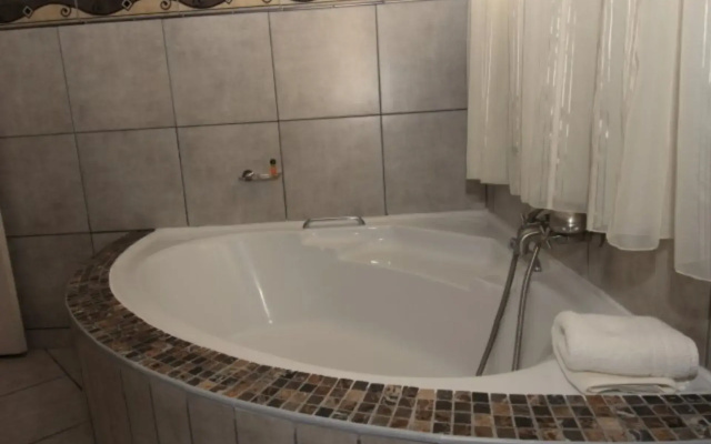 Ya Rena Guesthouse