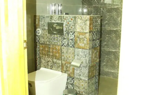 Sri Sampoorna Hotel