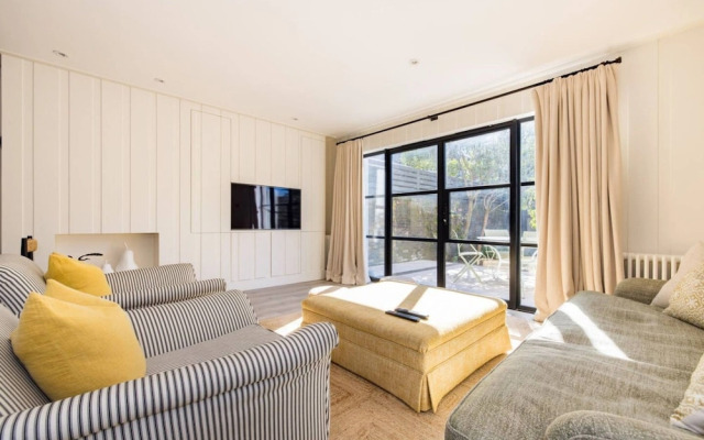 Battersea Set 3 Bedroom Home With Garden
