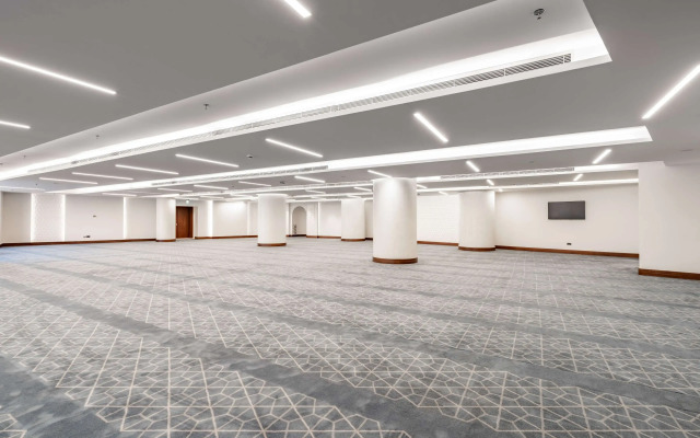 Wirgan Al Noor, Tapestry Collection by Hilton