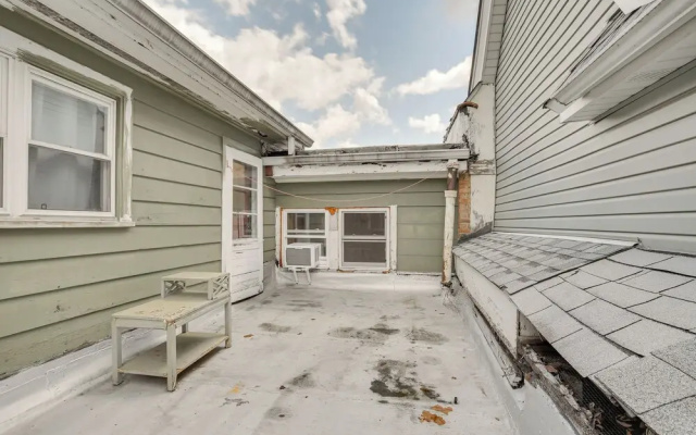 Berwyn Apartment Rental ~ 11 Mi to Chicago!