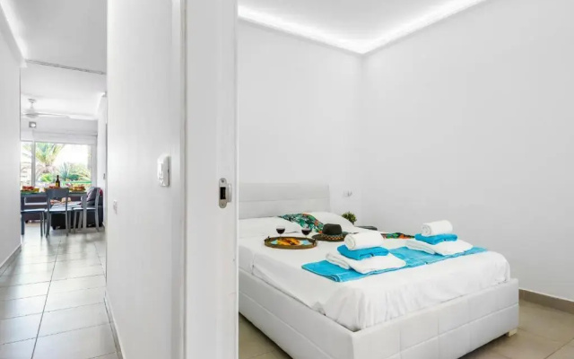 1012 Los Cristianos front row sea, pool free WiFi