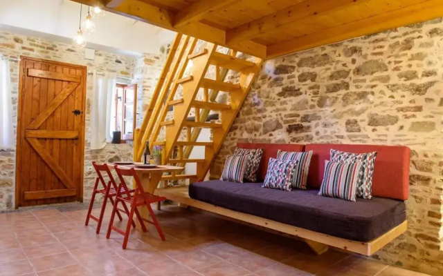 Lavrio stone house 5 min from the centre/port