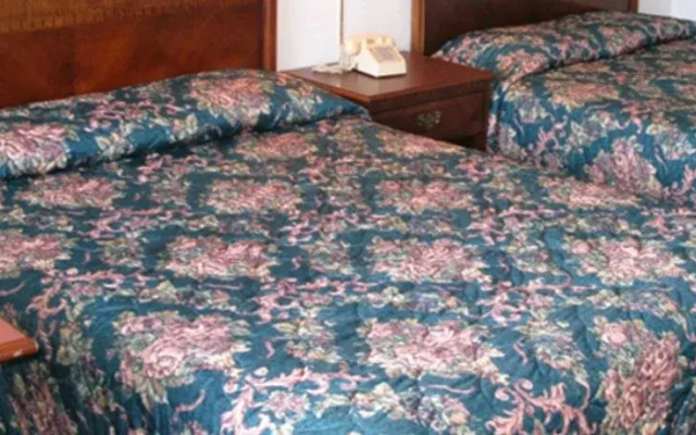 Redwood Inn Motel